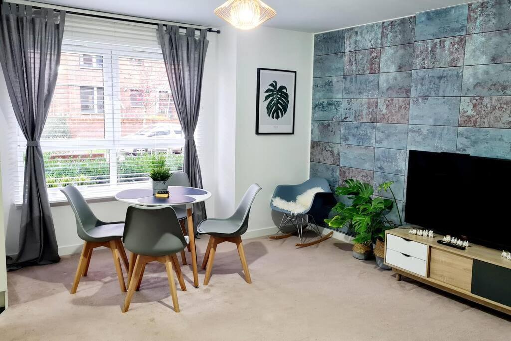 Stylish 2 Bedroom Apartment / Free Gated Parking グラスゴー エクステリア 写真