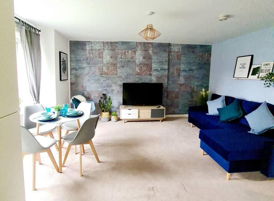 Stylish 2 Bedroom Apartment / Free Gated Parking グラスゴー エクステリア 写真