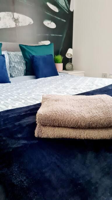 Stylish 2 Bedroom Apartment / Free Gated Parking グラスゴー エクステリア 写真