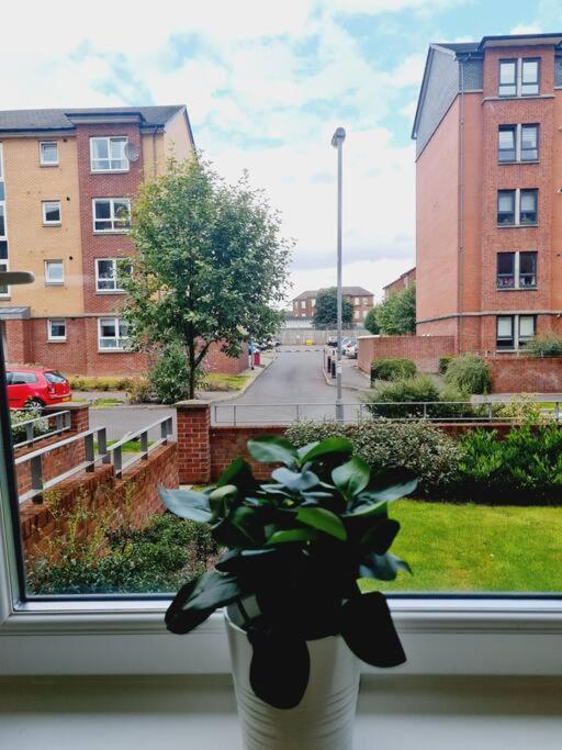 Stylish 2 Bedroom Apartment / Free Gated Parking グラスゴー エクステリア 写真